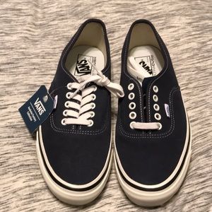 Vans navy Authentics DX